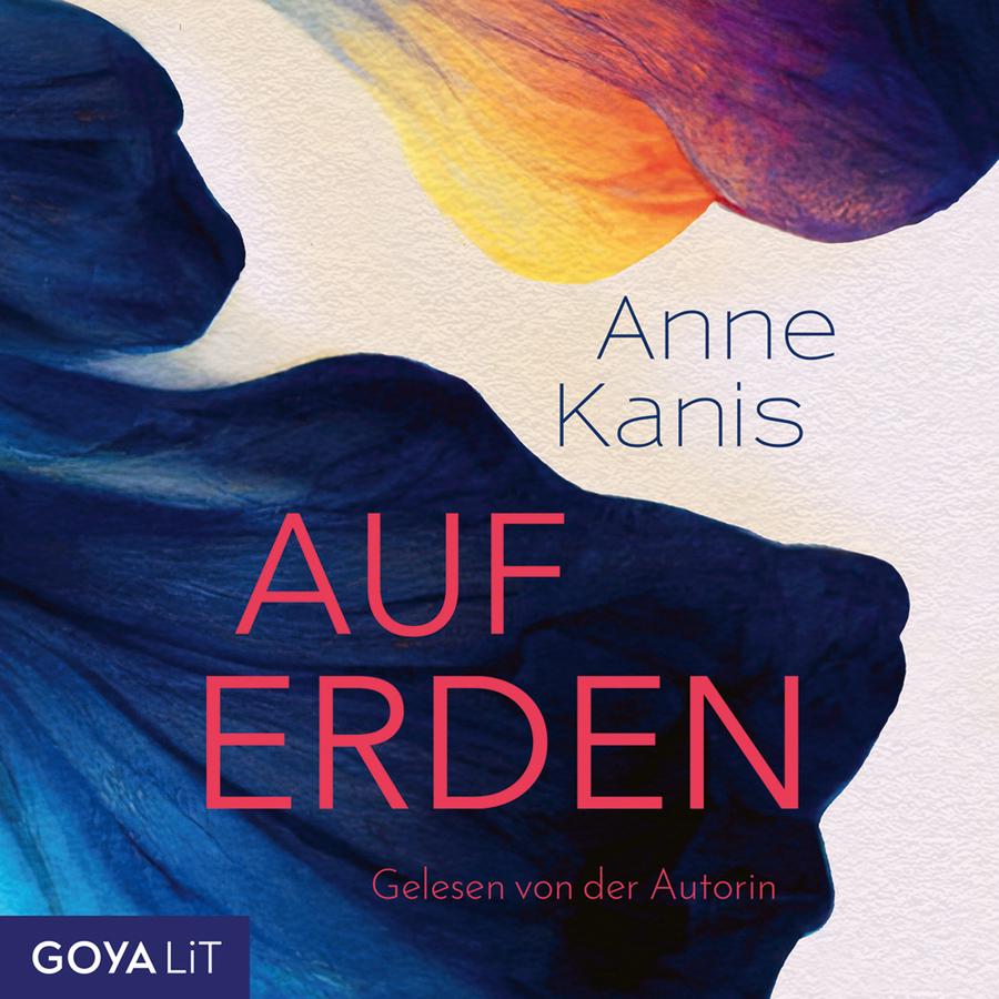 Auf weißem Hintergrund sieht man zwei Tintenfarbkleckse. Einer ist groß, dunkelblau und links unten, der andere lila-orange mittig-rechts oben. In roter Schrift steht der Titel "Auf Erden" sowie "Gelesen von der Autorin" auf dem blauen Farbklecks. Der Name der Autorin, Anne Kanis, steht in blauer Schrift auf weißem Grund zwischen den beiden Farbklecksen.