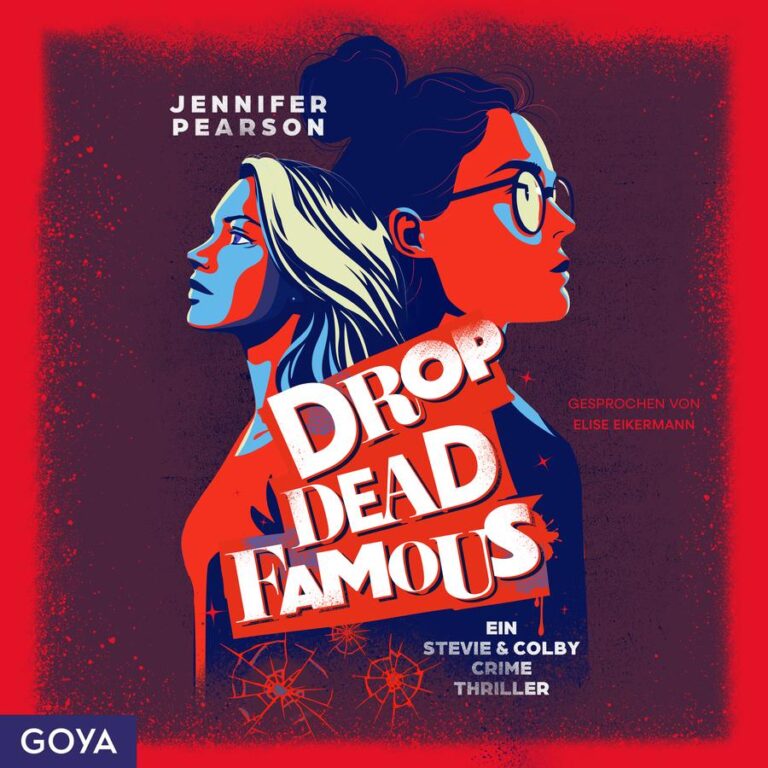 „Drop Dead Famous“ von Jennifer Pearson: Grafisch gestaltetes Cover in kräftigen Rot-, Blau- und Violetttönen. Im Mittelpunkt stehen zwei junge Frauen, die Rücken an Rücken dargestellt sind. Links ist eine blonde Frau im Profil zu sehen, die nach links blickt. Rechts ist eine Frau mit dunklen Haaren, Dutt und Brille im Profil dargestellt, die nach rechts blickt. Die Figuren sind in einem stilisierten, plakatartigen Illustrationsstil gestaltet. Über die Figuren legt sich der große Titel „Drop Dead Famous“ in weißen Buchstaben auf roten schrägen Balken. Unter dem Titel steht „Ein Stevie & Colby Crime Thriller“. Im unteren Bereich sind mehrere Einschusslöcher mit rissförmigen Sprüngen dargestellt. Oben links steht der Name „Jennifer Pearson“, rechts „Gesprochen von Elise Eikermann“. Unten links befindet sich das Logo „GOYA“.